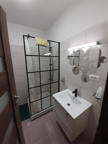 Militari Residence, Trattoria Roz Cafe, strada Rezervelor,